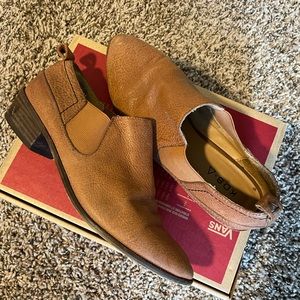 Kelsi Dagger Stone Tan Flats